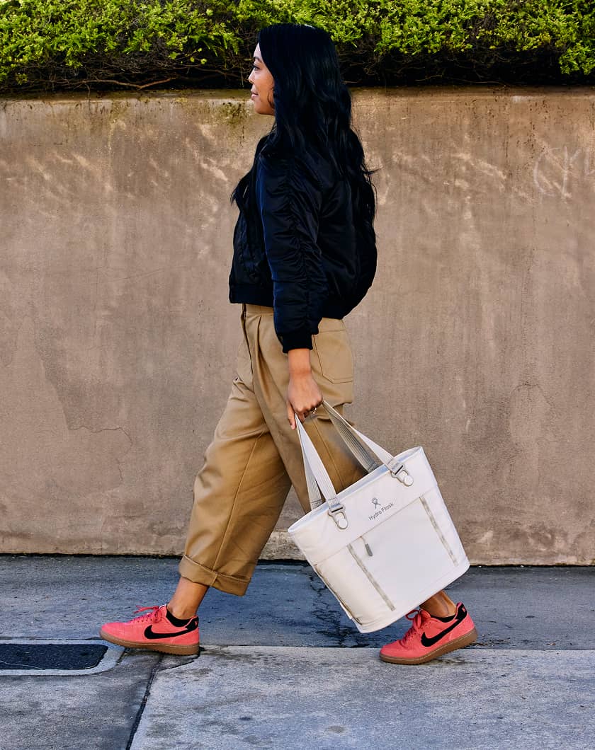 Carryout™ Soft Cooler Tote 10 L specifications tab image two